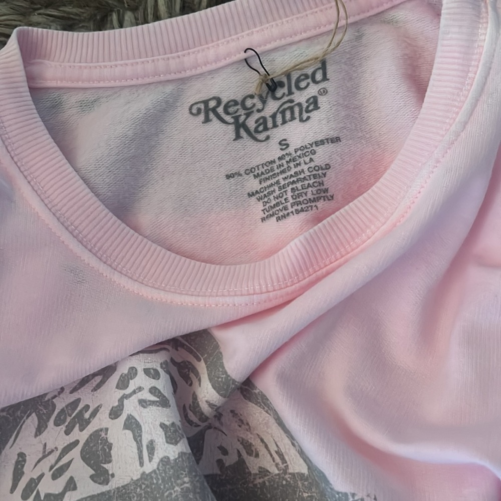 Recycled karma NWT light pink oversized sweatshirt “she’s a vibe” - Picture 5 of 5